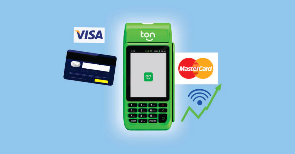 Uma maquininha de cartão verde da marca Ton está no centro de uma imagem horizontal com fundo azul claro gradiente. Ao redor da maquininha, flutuam um cartão de crédito azul, os logos da Visa e Mastercard, um símbolo de Wi-Fi com uma seta de crescimento verde sobreposta, representando pagamentos e gestão financeira. A maquininha possui um brilho sutil, e a composição geral tem um estilo moderno e minimalista em alta resolução, ideal para um artigo sobre a Ton.
